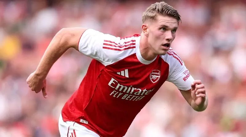 Viktor Gyokeres thường xuyên rơi vào thế quay lưng với khung thành